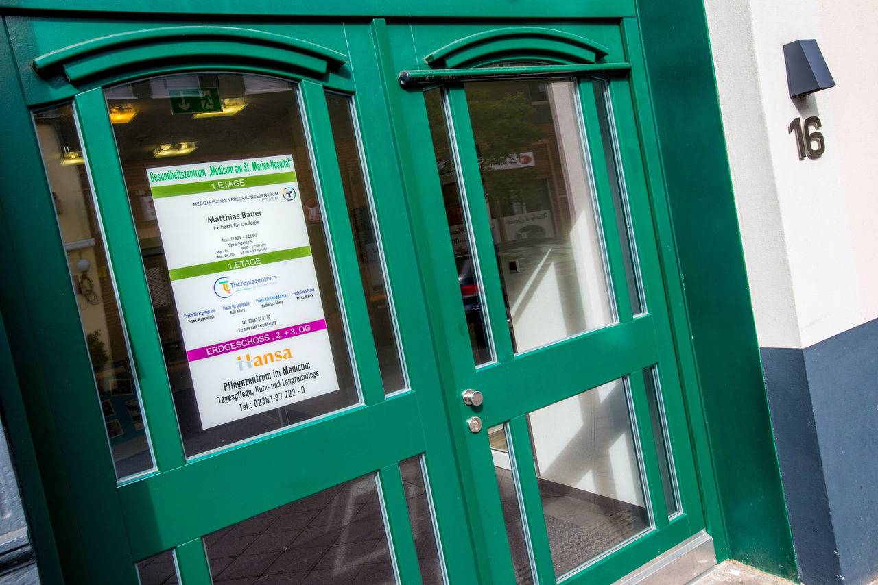 Eingang Südstraße Therapiezentrum Frank Weckwerth